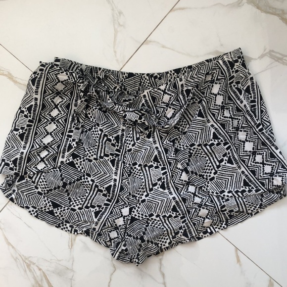 BAND OF GYPSIES Aztec Black And White Print Shorts Size XS - Picture 3 of 9